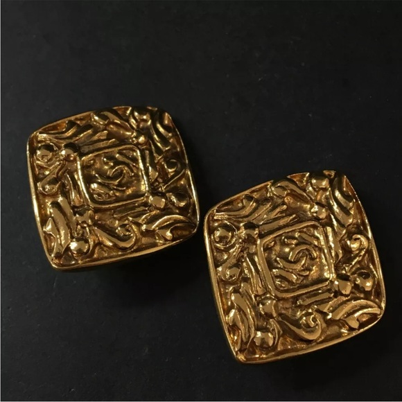 CHANEL CC Logo Gold Tone Earrings - Picture 2 of 7
